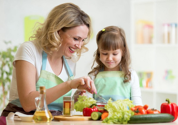 How is food allergy diagnosed in a child