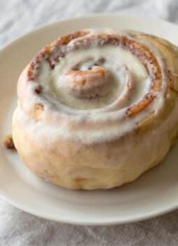 How Many Calories in a Cinnamon Roll? A Comprehensive Guide to Your Favorite Treat