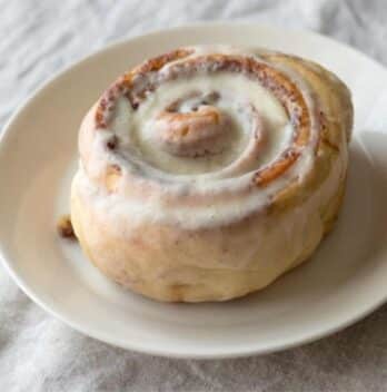 How Many Calories in a Cinnamon Roll? A Comprehensive Guide to Your Favorite Treat